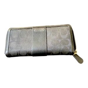 Vintage Coach Black Signature Zip Wallet